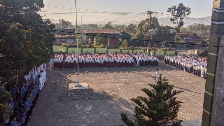 Hore Sekolah Lagi