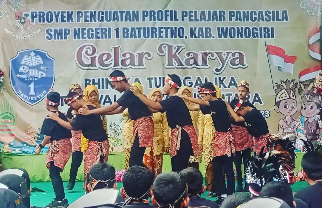 Sambut Orang Tua Murid, SMPN 1 Baturetno Gelar Festival Budaya Nusantara
