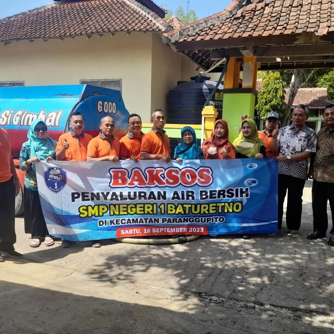 Tunjukan Kepedulian, SMP Negeri 1 Baturetno Bantu Air Bersih Songbledeg