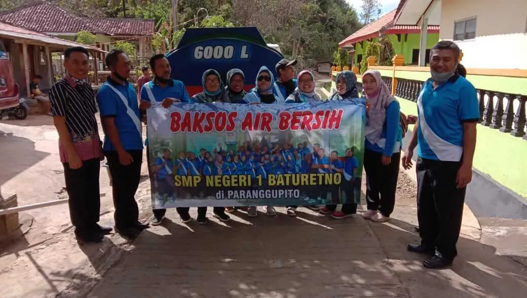 Tunjukkan Kepedulian, SMP N 1 Baturetno Bantu Air Bersih di Paranggupito