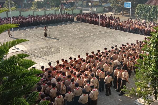 Penuh Gembira, Siswa Spensaba Ikuti Pramuka Blok