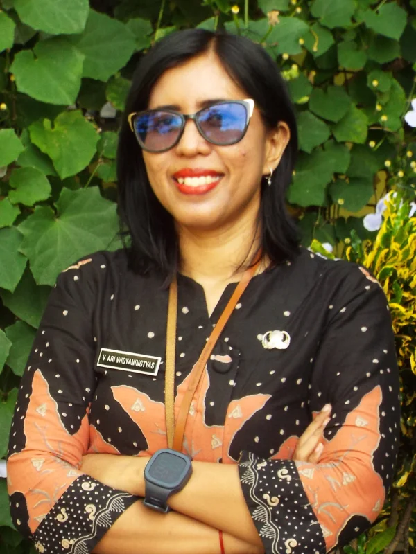 V. Ari Widyaningtyas, S.Pd.